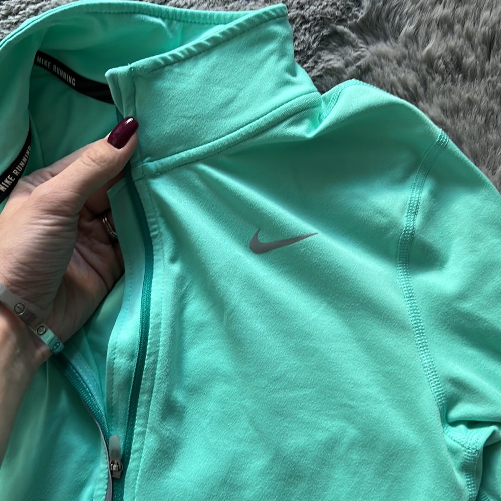 Nike - Picture 2 of 5